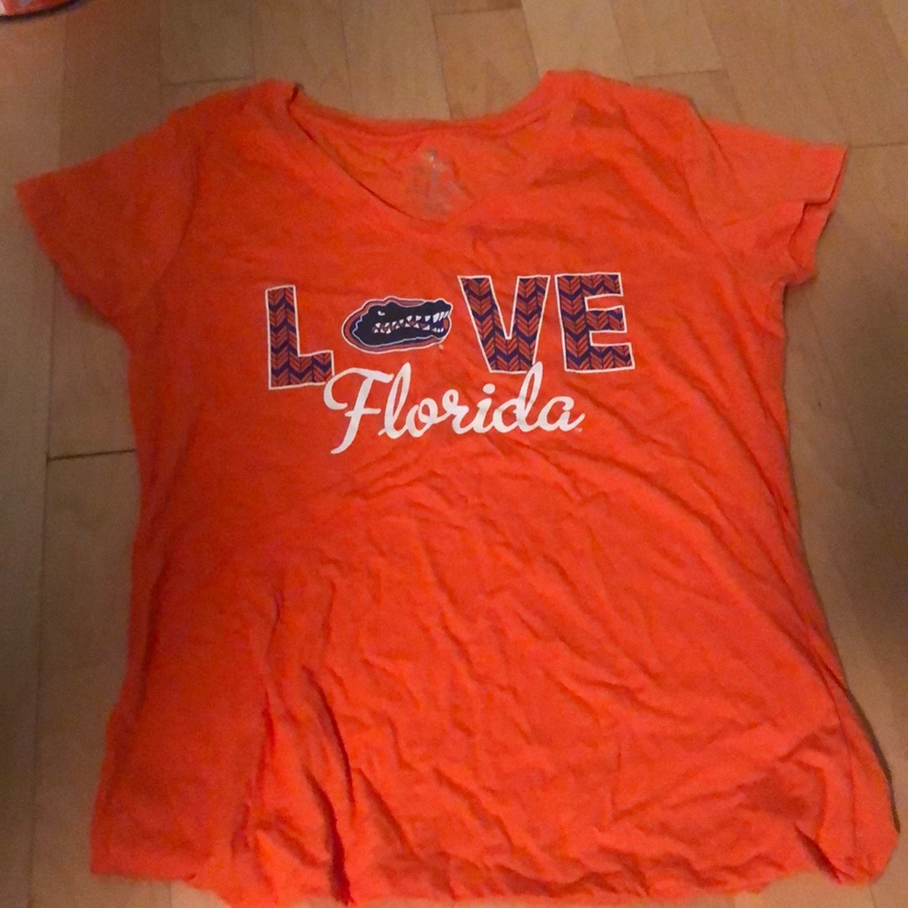 Never worn Gator v-neck tee